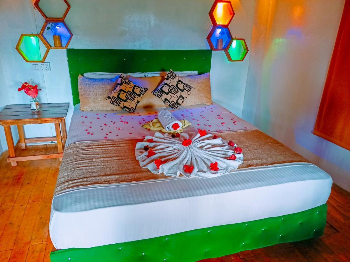 Experience The Comforts Of An Amazing Treehouse Сигирия Екстериор снимка