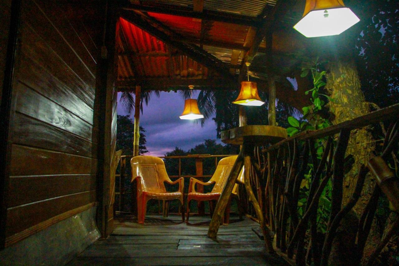 Experience The Comforts Of An Amazing Treehouse Сигирия Екстериор снимка