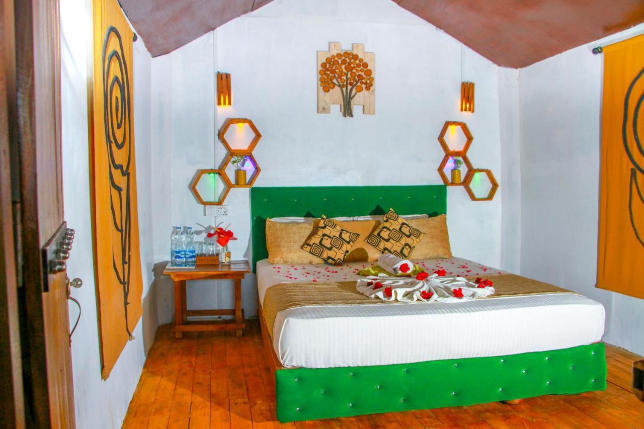 Experience The Comforts Of An Amazing Treehouse Сигирия Екстериор снимка