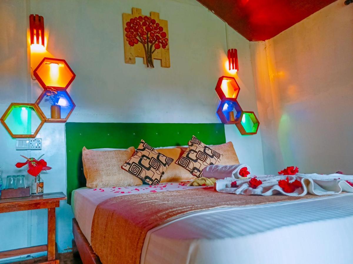 Experience The Comforts Of An Amazing Treehouse Сигирия Екстериор снимка