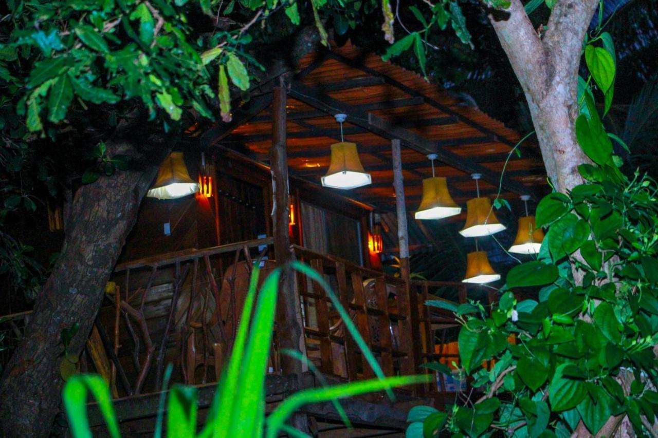 Experience The Comforts Of An Amazing Treehouse Сигирия Екстериор снимка