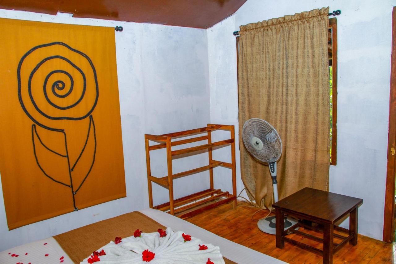 Experience The Comforts Of An Amazing Treehouse Сигирия Екстериор снимка