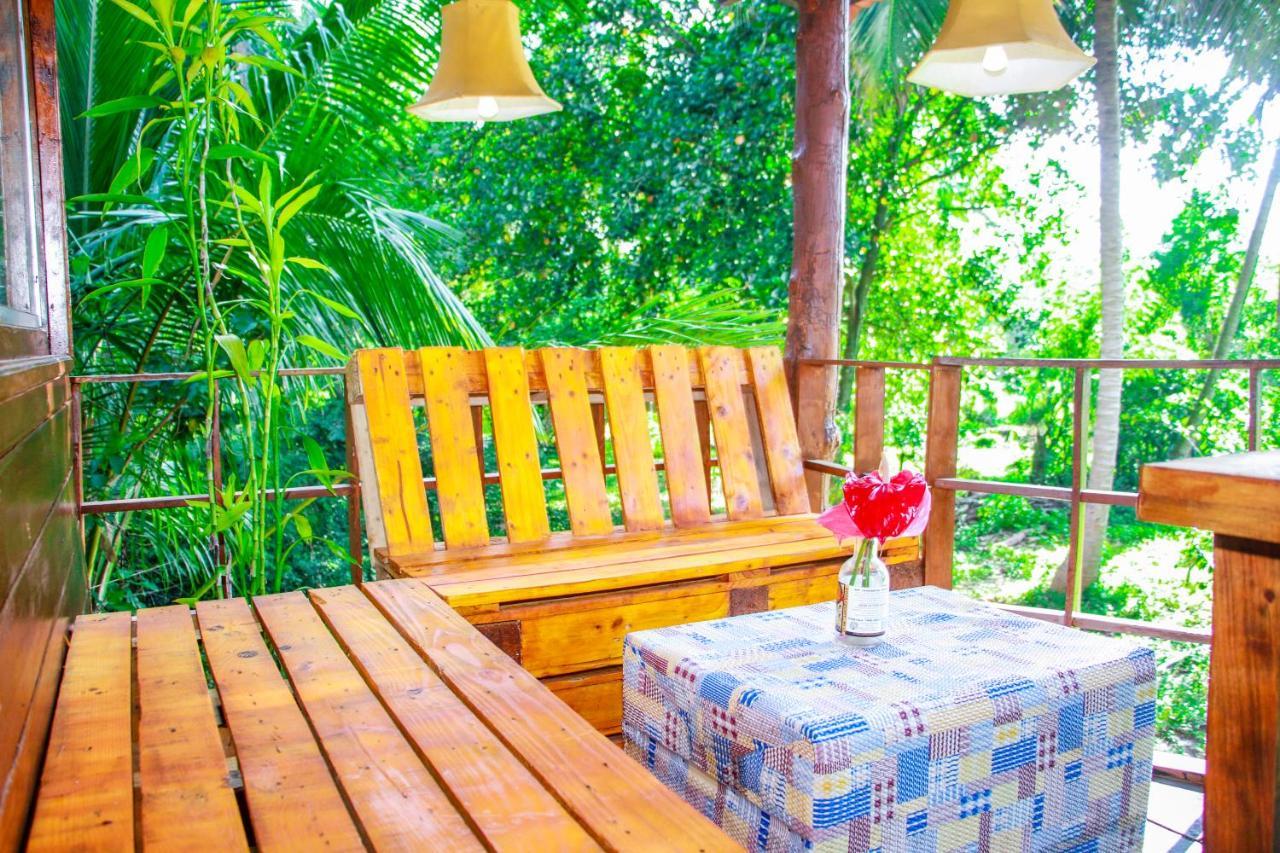 Experience The Comforts Of An Amazing Treehouse Сигирия Екстериор снимка