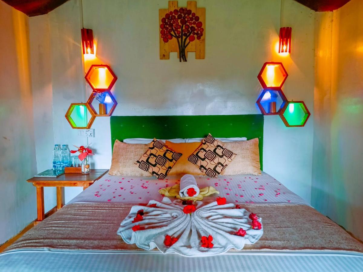 Experience The Comforts Of An Amazing Treehouse Сигирия Екстериор снимка