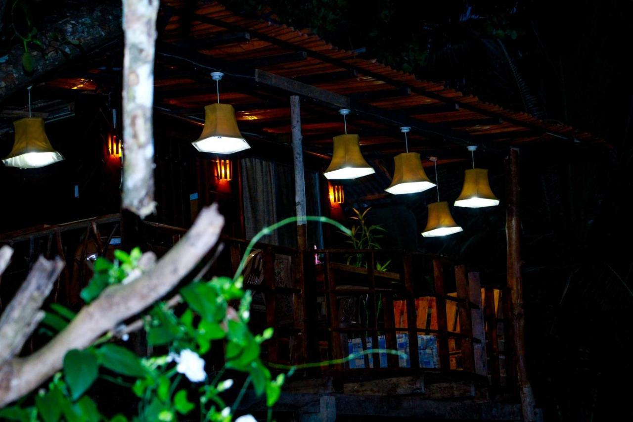 Experience The Comforts Of An Amazing Treehouse Сигирия Екстериор снимка