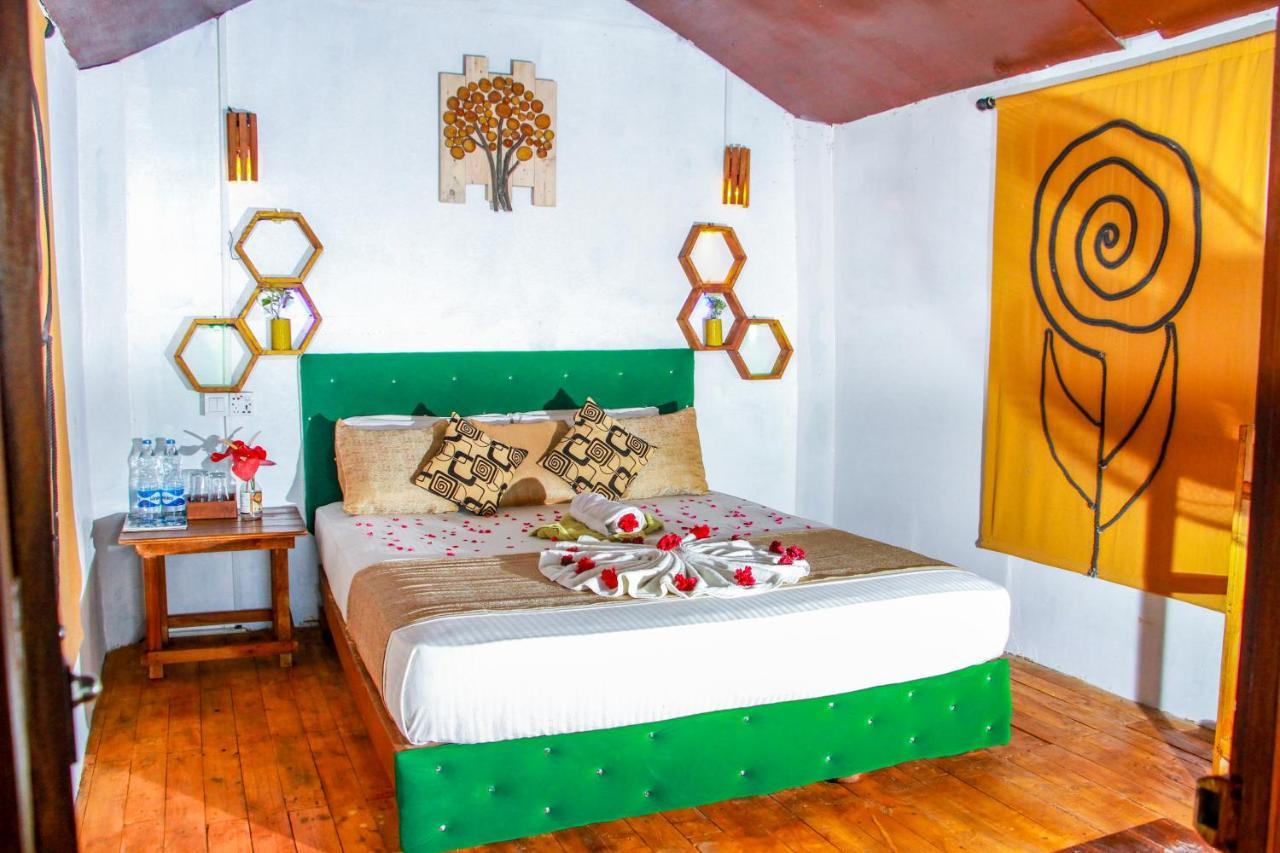 Experience The Comforts Of An Amazing Treehouse Сигирия Екстериор снимка