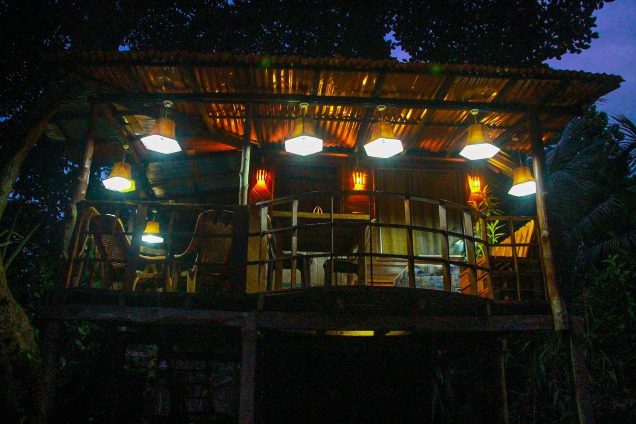 Experience The Comforts Of An Amazing Treehouse Сигирия Екстериор снимка